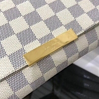 $58.00 USD Louis Vuitton AAA Quality Messenger Bags #435179