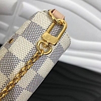 $58.00 USD Louis Vuitton AAA Quality Messenger Bags #435179