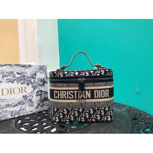 Christian Dior AAA Handbags #785093