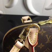 $135.00 USD Louis Vuitton LV AAA Quality Messenger Bags For Women #785146