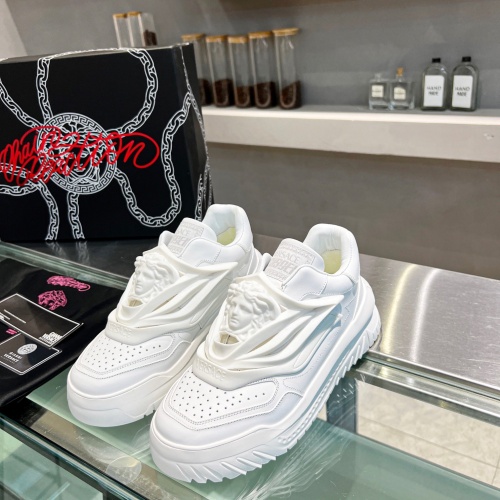 Versace Casual Shoes For Men #1010567