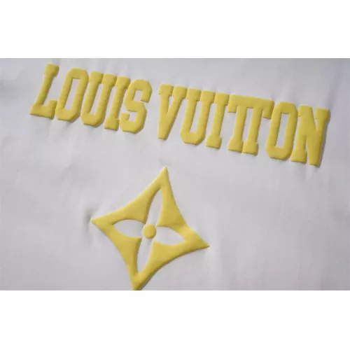 Replica Louis Vuitton LV T-Shirts Short Sleeved For Unisex #1307832 $32.00 USD for Wholesale