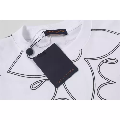 Replica Louis Vuitton LV T-Shirts Short Sleeved For Unisex #1322047 $36.00 USD for Wholesale