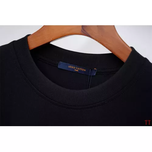 Replica Louis Vuitton LV T-Shirts Short Sleeved For Unisex #1323138 $32.00 USD for Wholesale