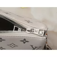 $60.00 USD Louis Vuitton Messenger Bags For Women #1322010