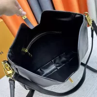$80.00 USD Louis Vuitton AAA Quality Messenger Bags For Women #1322186