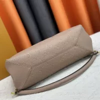 $68.00 USD Louis Vuitton AAA Quality Messenger Bags For Women #1322238