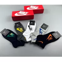 $25.00 USD Nike Socks #1324928