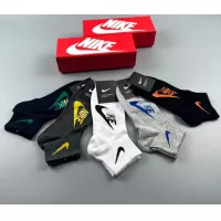 $25.00 USD Nike Socks #1324928