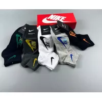 $25.00 USD Nike Socks #1324928