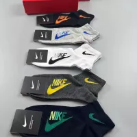 $25.00 USD Nike Socks #1324928
