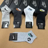 $25.00 USD Nike Socks #1324929