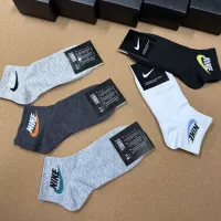 $25.00 USD Nike Socks #1324929