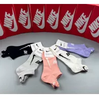 $25.00 USD Nike Socks For Women #1325534