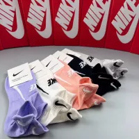 $25.00 USD Nike Socks For Women #1325534