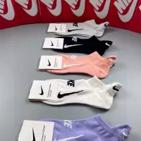 $25.00 USD Nike Socks For Women #1325534