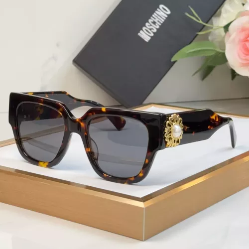Moschino AAA Quality Sunglasses #1333954