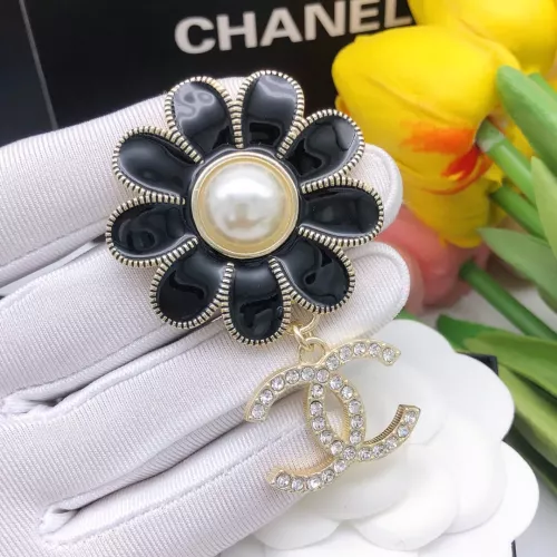 Chanel Brooches For Women #1337056