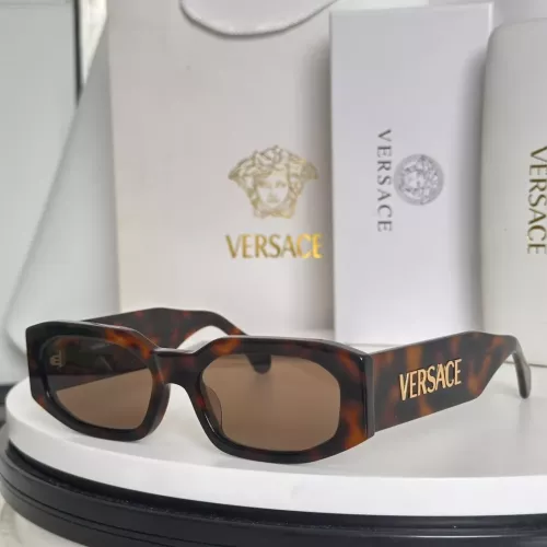 Versace AAA Quality Sunglasses #1337292