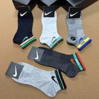 $25.00 USD Nike Socks #1332492