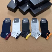 $25.00 USD Nike Socks #1332494