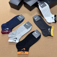 $25.00 USD Nike Socks #1332494
