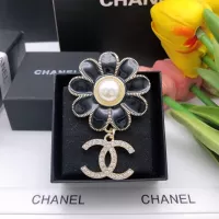 $32.00 USD Chanel Brooches For Women #1337056