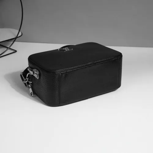 Replica Louis Vuitton AAA Man Messenger Bags #1359686 $108.00 USD for Wholesale