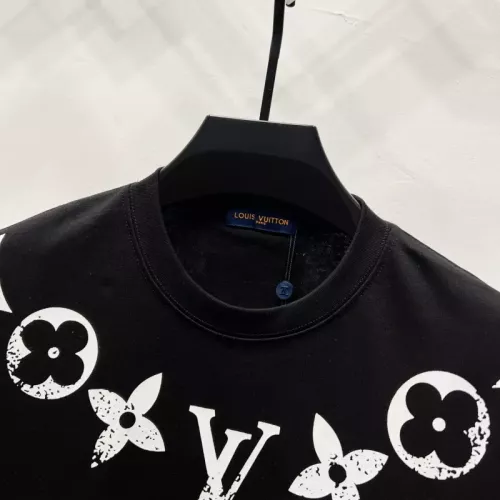 Replica Louis Vuitton LV T-Shirts Short Sleeved For Unisex #1361887 $39.00 USD for Wholesale
