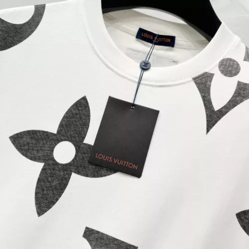 Replica Louis Vuitton LV T-Shirts Short Sleeved For Unisex #1361892 $40.00 USD for Wholesale