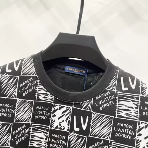 Replica Louis Vuitton LV T-Shirts Short Sleeved For Unisex #1361895 $40.00 USD for Wholesale