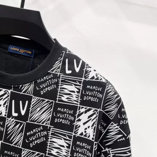 Replica Louis Vuitton LV T-Shirts Short Sleeved For Unisex #1361895 $40.00 USD for Wholesale