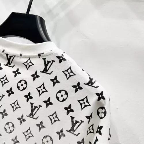 Replica Louis Vuitton LV T-Shirts Short Sleeved For Unisex #1361921 $40.00 USD for Wholesale
