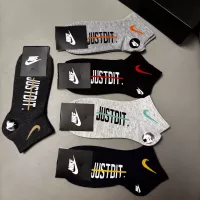 $25.00 USD Nike Socks #1360132
