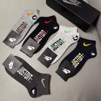 $25.00 USD Nike Socks #1360132