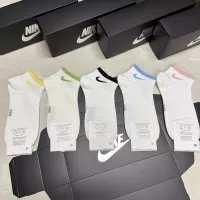 $25.00 USD Nike Socks For Women #1360319
