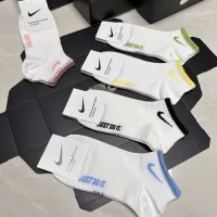 $25.00 USD Nike Socks For Women #1360319