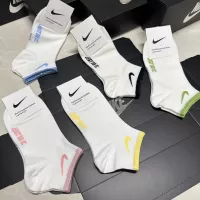 $25.00 USD Nike Socks For Women #1360319