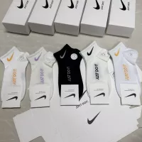$25.00 USD Nike Socks For Women #1360320