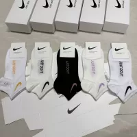 $25.00 USD Nike Socks For Women #1360320