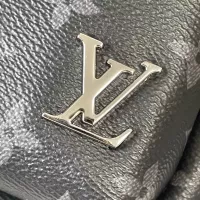 $68.00 USD Louis Vuitton AAA Man Messenger Bags #1363245
