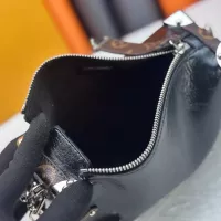 $72.00 USD Louis Vuitton AAA Quality Messenger Bags For Women #1371496