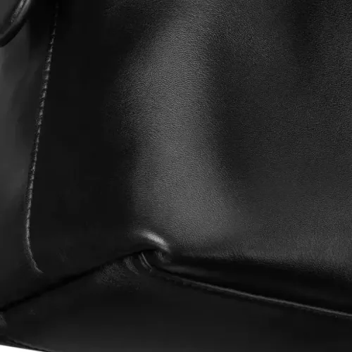 Replica Gucci AAA Quality Shoulder Bags For Women #1376300 $244.63 USD for Wholesale