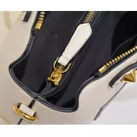 $160.00 USD Fendi AAA Quality Messenger Bags For Women #1380702