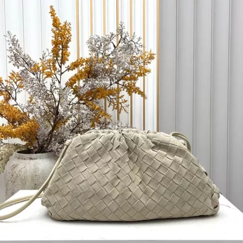 Bottega Veneta BV AAA Quality Messenger Bags For Women #1388032 $112.00 USD, Wholesale Replica Bottega Veneta BV AAA Quality Messenger Bags