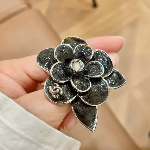 Chanel Brooches For Women #1389374