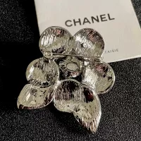 $29.00 USD Chanel Brooches For Women #1389372