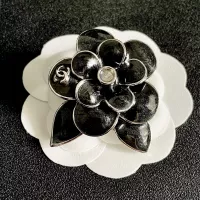 $29.00 USD Chanel Brooches For Women #1389374
