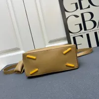 $108.00 USD LOEWE AAA Quality Messenger Bags For Women #1392166