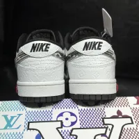 $98.00 USD Louis Vuitton Casual Shoes For Men #1392375